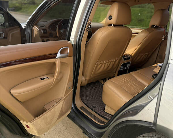 Сірий Порше Cayenne, об'ємом двигуна 4.8 л та пробігом 240 тис. км за 9300 $, фото 16 на Automoto.ua