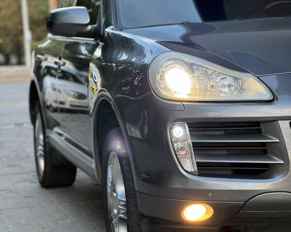 Сірий Порше Cayenne, об'ємом двигуна 3.6 л та пробігом 137 тис. км за 12500 $, фото 5 на Automoto.ua