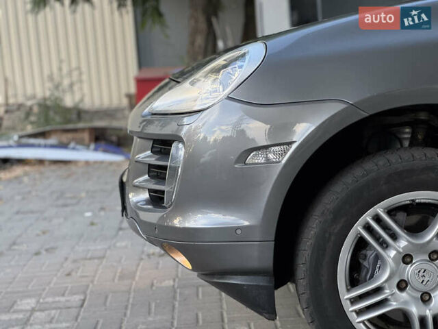 Сірий Порше Cayenne, об'ємом двигуна 3.6 л та пробігом 137 тис. км за 12500 $, фото 10 на Automoto.ua
