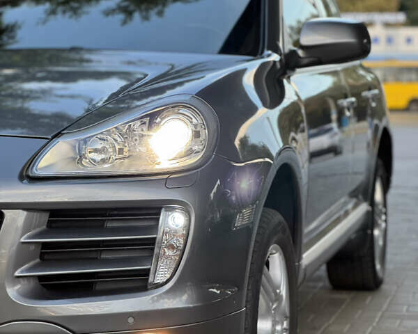 Сірий Порше Cayenne, об'ємом двигуна 3.6 л та пробігом 137 тис. км за 12500 $, фото 7 на Automoto.ua