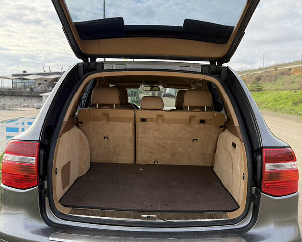 Сірий Порше Cayenne, об'ємом двигуна 4.8 л та пробігом 240 тис. км за 9300 $, фото 24 на Automoto.ua