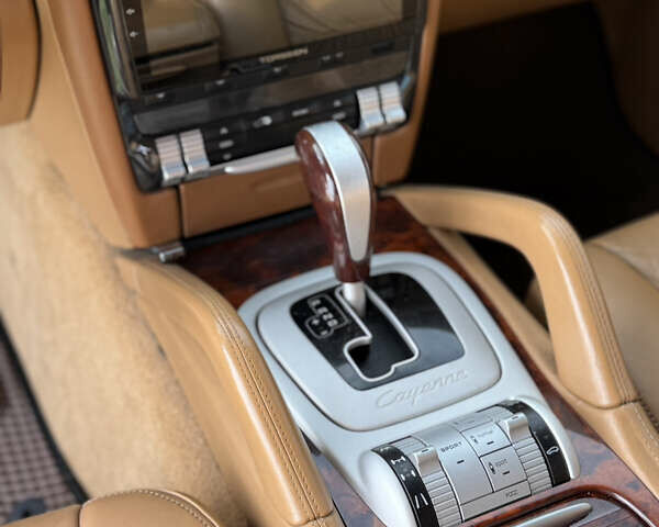 Сірий Порше Cayenne, об'ємом двигуна 4.8 л та пробігом 240 тис. км за 9300 $, фото 15 на Automoto.ua