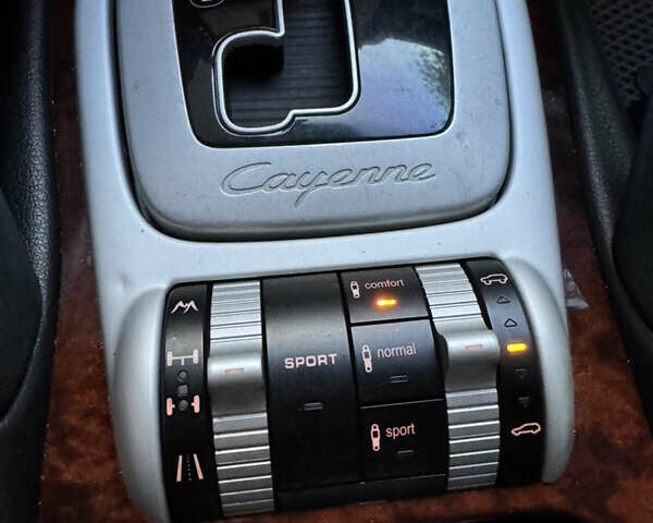 Сірий Порше Cayenne, об'ємом двигуна 3.6 л та пробігом 137 тис. км за 12500 $, фото 23 на Automoto.ua