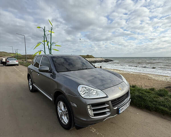 Сірий Порше Cayenne, об'ємом двигуна 4.8 л та пробігом 240 тис. км за 9300 $, фото 2 на Automoto.ua