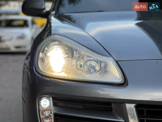 Сірий Порше Cayenne, об'ємом двигуна 3.6 л та пробігом 137 тис. км за 12500 $, фото 6 на Automoto.ua