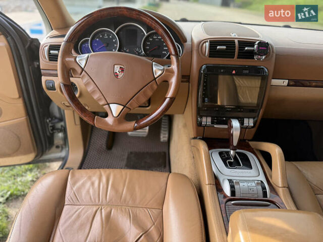 Сірий Порше Cayenne, об'ємом двигуна 4.8 л та пробігом 240 тис. км за 9300 $, фото 12 на Automoto.ua