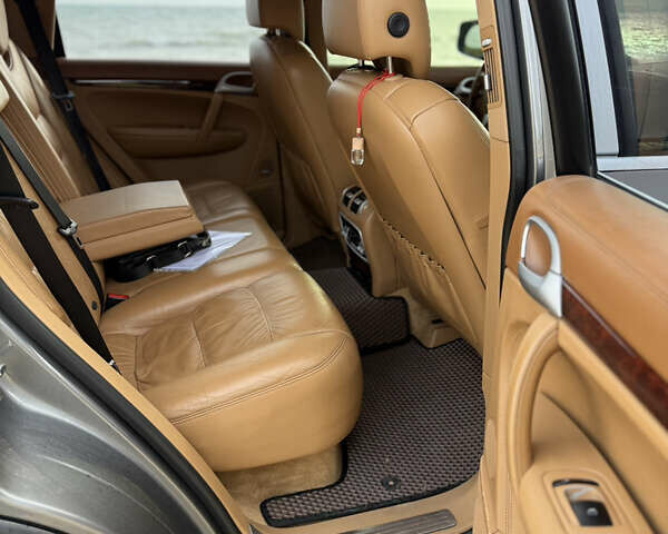 Сірий Порше Cayenne, об'ємом двигуна 4.8 л та пробігом 240 тис. км за 9300 $, фото 20 на Automoto.ua