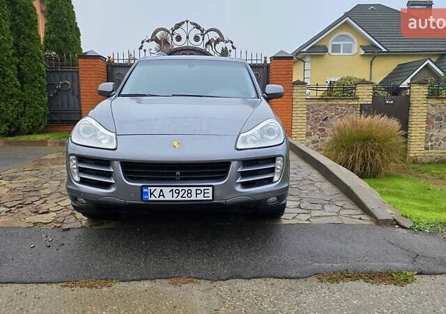 Сірий Порше Cayenne, об'ємом двигуна 4.8 л та пробігом 120 тис. км за 12000 $, фото 2 на Automoto.ua