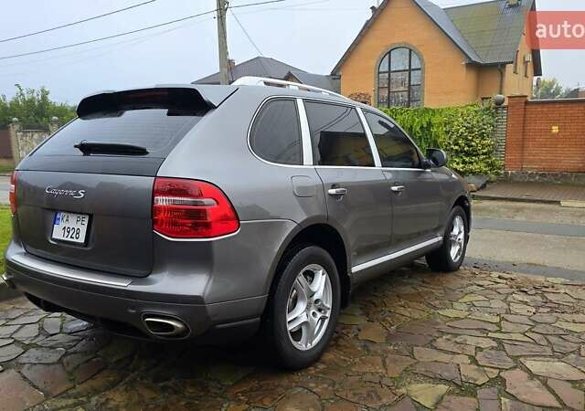 Сірий Порше Cayenne, об'ємом двигуна 4.8 л та пробігом 120 тис. км за 12000 $, фото 5 на Automoto.ua
