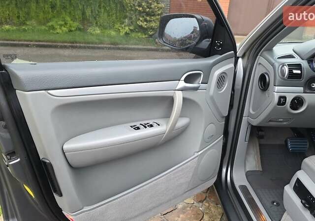 Сірий Порше Cayenne, об'ємом двигуна 4.8 л та пробігом 120 тис. км за 12000 $, фото 10 на Automoto.ua