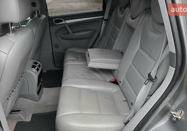 Сірий Порше Cayenne, об'ємом двигуна 4.8 л та пробігом 120 тис. км за 12000 $, фото 14 на Automoto.ua