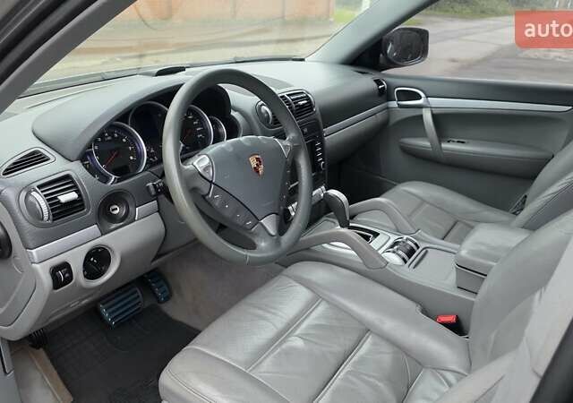 Сірий Порше Cayenne, об'ємом двигуна 4.8 л та пробігом 120 тис. км за 12000 $, фото 8 на Automoto.ua
