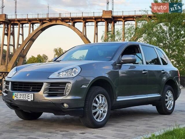 Сірий Порше Cayenne, об'ємом двигуна 3.6 л та пробігом 290 тис. км за 10500 $, фото 2 на Automoto.ua