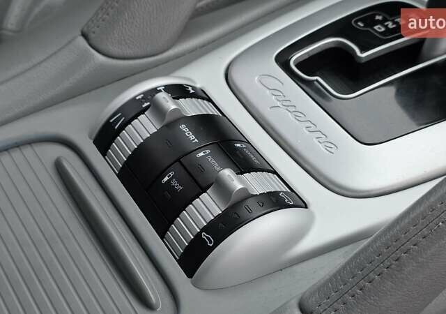 Сірий Порше Cayenne, об'ємом двигуна 4.8 л та пробігом 120 тис. км за 12000 $, фото 12 на Automoto.ua