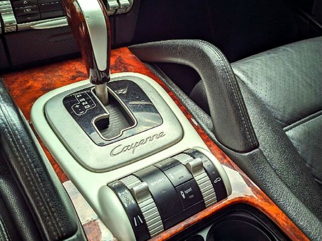 Сірий Порше Cayenne, об'ємом двигуна 3.6 л та пробігом 289 тис. км за 10400 $, фото 6 на Automoto.ua