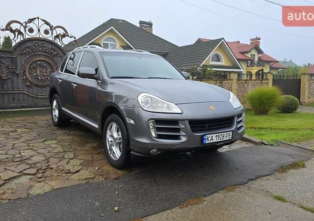 Сірий Порше Cayenne, об'ємом двигуна 4.8 л та пробігом 120 тис. км за 12000 $, фото 1 на Automoto.ua