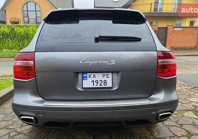 Сірий Порше Cayenne, об'ємом двигуна 4.8 л та пробігом 120 тис. км за 12000 $, фото 6 на Automoto.ua