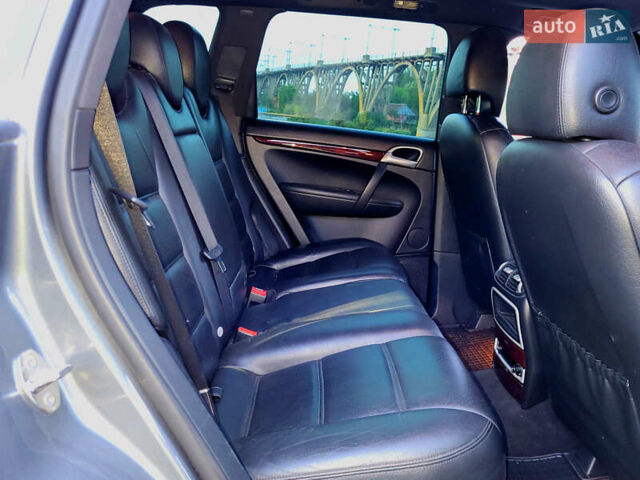 Сірий Порше Cayenne, об'ємом двигуна 3.6 л та пробігом 290 тис. км за 10500 $, фото 17 на Automoto.ua