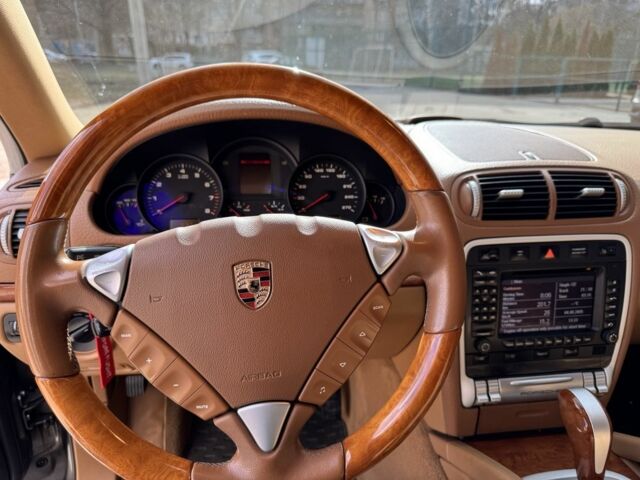 Серый Порше Каен, объемом двигателя 3.6 л и пробегом 177 тыс. км за 12500 $, фото 12 на Automoto.ua