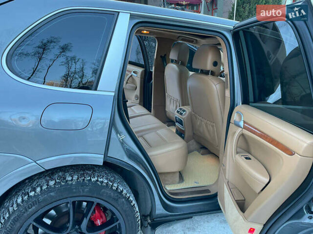 Сірий Порше Cayenne, об'ємом двигуна 4.8 л та пробігом 189 тис. км за 12500 $, фото 21 на Automoto.ua