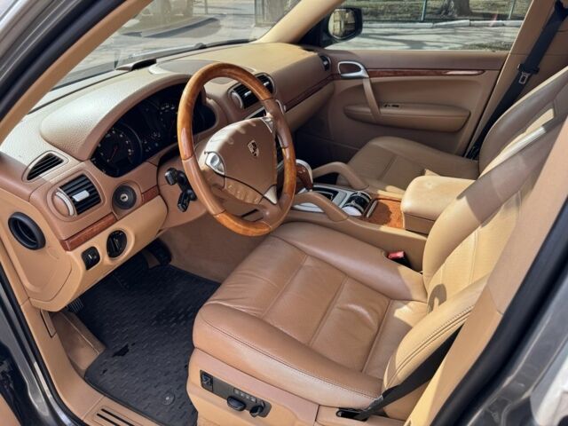 Серый Порше Каен, объемом двигателя 3.6 л и пробегом 177 тыс. км за 12500 $, фото 9 на Automoto.ua
