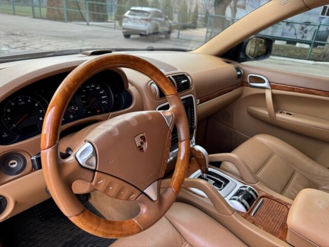 Серый Порше Каен, объемом двигателя 3.6 л и пробегом 177 тыс. км за 12500 $, фото 8 на Automoto.ua