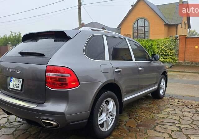 Сірий Порше Cayenne, об'ємом двигуна 4.8 л та пробігом 120 тис. км за 12000 $, фото 21 на Automoto.ua