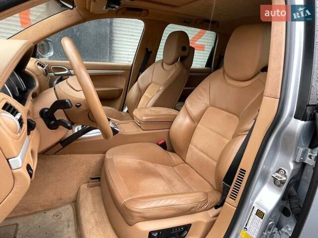Сірий Порше Cayenne, об'ємом двигуна 4.81 л та пробігом 147 тис. км за 9800 $, фото 2 на Automoto.ua