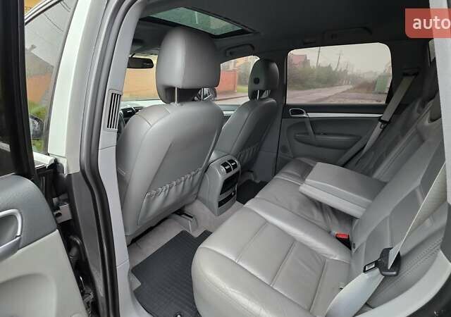 Сірий Порше Cayenne, об'ємом двигуна 4.8 л та пробігом 120 тис. км за 12000 $, фото 15 на Automoto.ua