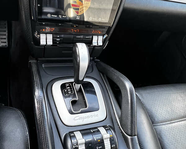 Сірий Порше Cayenne, об'ємом двигуна 3.6 л та пробігом 260 тис. км за 11467 $, фото 11 на Automoto.ua