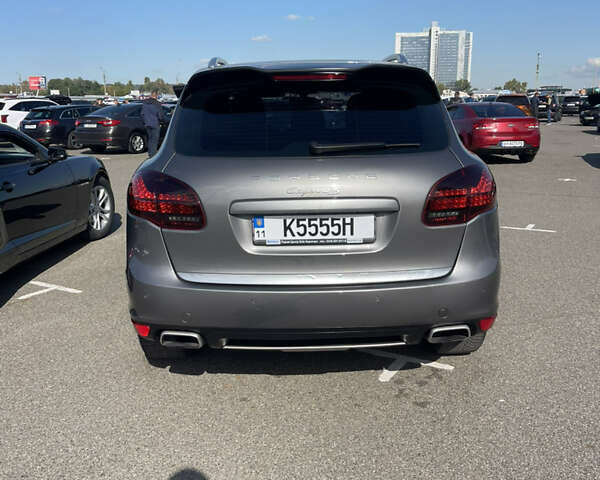 Сірий Порше Cayenne, об'ємом двигуна 4.81 л та пробігом 142 тис. км за 14500 $, фото 6 на Automoto.ua