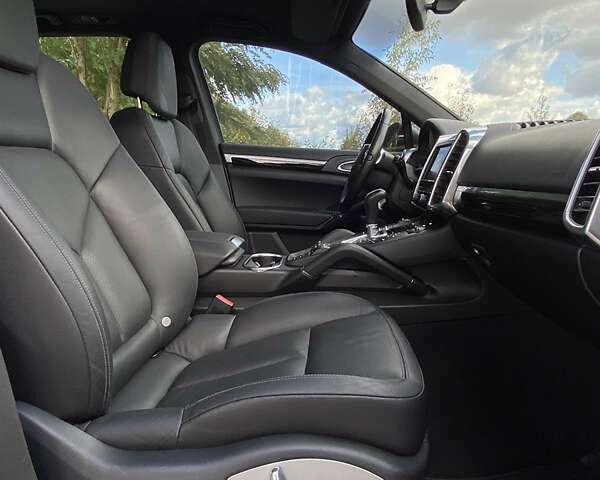 Сірий Порше Cayenne, об'ємом двигуна 4.8 л та пробігом 170 тис. км за 17000 $, фото 24 на Automoto.ua
