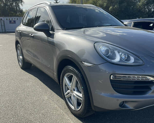 Сірий Порше Cayenne, об'ємом двигуна 4.81 л та пробігом 142 тис. км за 14500 $, фото 2 на Automoto.ua
