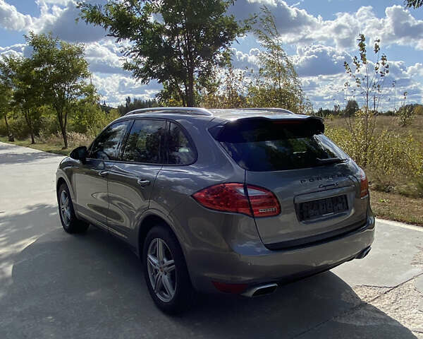 Сірий Порше Cayenne, об'ємом двигуна 4.8 л та пробігом 170 тис. км за 17000 $, фото 6 на Automoto.ua