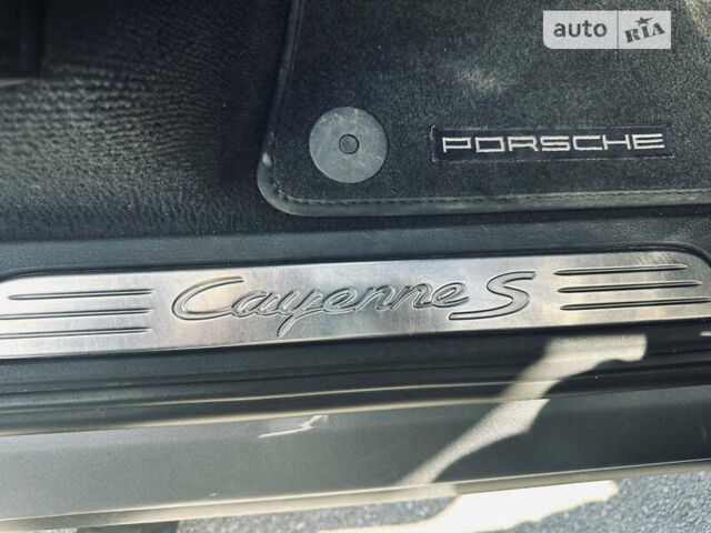 Сірий Порше Cayenne, об'ємом двигуна 4.81 л та пробігом 123 тис. км за 15500 $, фото 9 на Automoto.ua