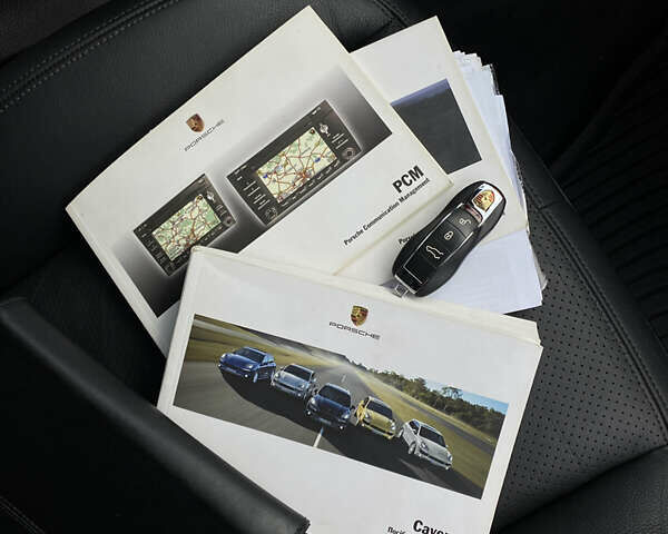 Сірий Порше Cayenne, об'ємом двигуна 4.8 л та пробігом 170 тис. км за 17000 $, фото 23 на Automoto.ua