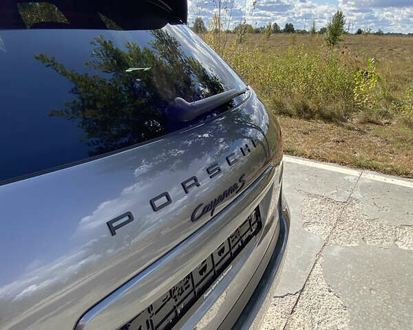 Сірий Порше Cayenne, об'ємом двигуна 4.8 л та пробігом 170 тис. км за 17000 $, фото 9 на Automoto.ua