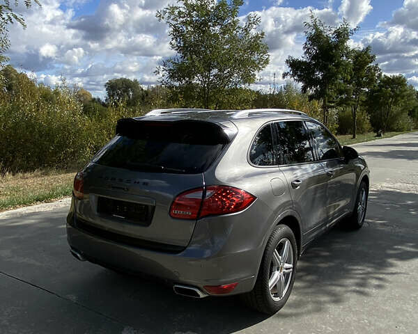 Сірий Порше Cayenne, об'ємом двигуна 4.8 л та пробігом 170 тис. км за 17000 $, фото 8 на Automoto.ua