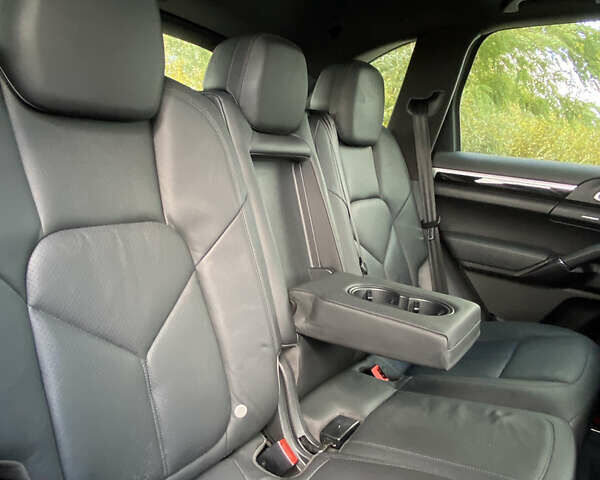 Сірий Порше Cayenne, об'ємом двигуна 4.8 л та пробігом 170 тис. км за 17000 $, фото 26 на Automoto.ua
