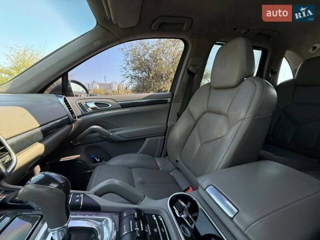 Сірий Порше Cayenne, об'ємом двигуна 4.81 л та пробігом 225 тис. км за 14200 $, фото 5 на Automoto.ua