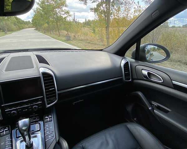 Сірий Порше Cayenne, об'ємом двигуна 4.8 л та пробігом 170 тис. км за 17000 $, фото 17 на Automoto.ua