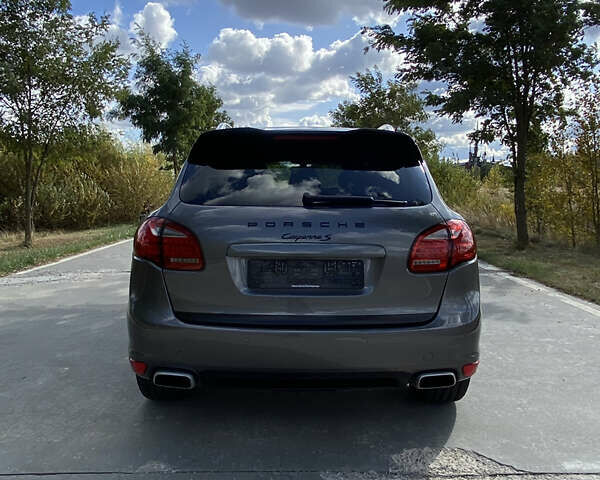 Сірий Порше Cayenne, об'ємом двигуна 4.8 л та пробігом 170 тис. км за 17000 $, фото 7 на Automoto.ua