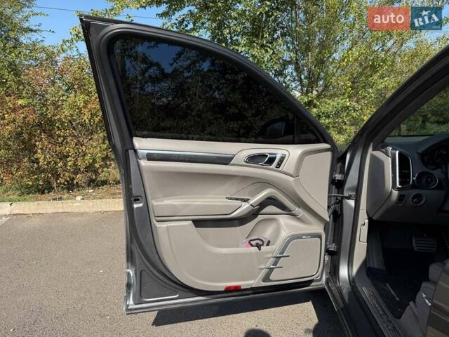 Сірий Порше Cayenne, об'ємом двигуна 4.81 л та пробігом 225 тис. км за 14200 $, фото 21 на Automoto.ua