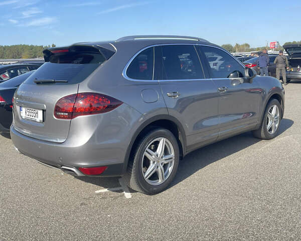 Сірий Порше Cayenne, об'ємом двигуна 4.81 л та пробігом 142 тис. км за 14500 $, фото 5 на Automoto.ua