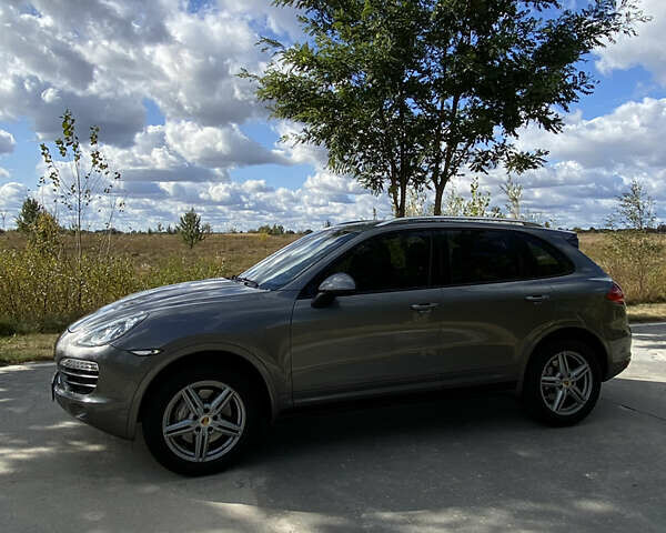 Сірий Порше Cayenne, об'ємом двигуна 4.8 л та пробігом 170 тис. км за 17000 $, фото 3 на Automoto.ua