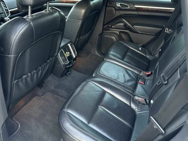 Сірий Порше Cayenne, об'ємом двигуна 4.8 л та пробігом 81 тис. км за 22000 $, фото 7 на Automoto.ua
