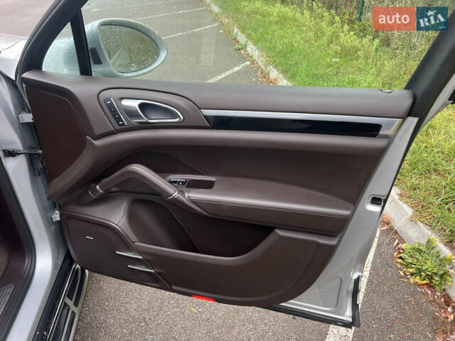 Серый Порше Каен, объемом двигателя 4.8 л и пробегом 108 тыс. км за 17500 $, фото 14 на Automoto.ua