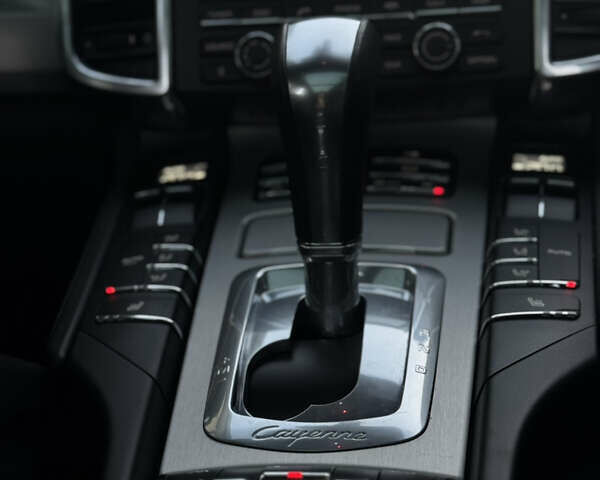 Серый Порше Каен, объемом двигателя 3 л и пробегом 220 тыс. км за 25999 $, фото 22 на Automoto.ua