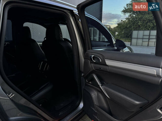 Серый Порше Каен, объемом двигателя 3 л и пробегом 220 тыс. км за 23999 $, фото 35 на Automoto.ua