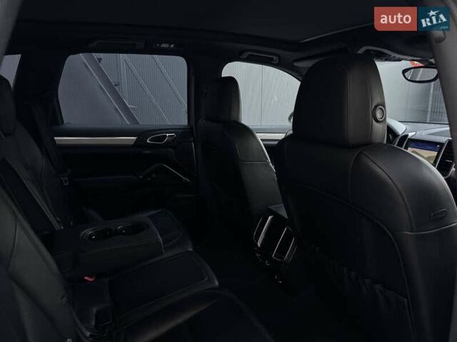 Серый Порше Каен, объемом двигателя 3 л и пробегом 220 тыс. км за 25999 $, фото 38 на Automoto.ua